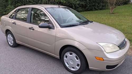 DRIVEN LESS THAN 6000 MILES YEAR-2006 FORD FOCUS SE-30 MPG-GARAGE... for sale in Hiram, GA