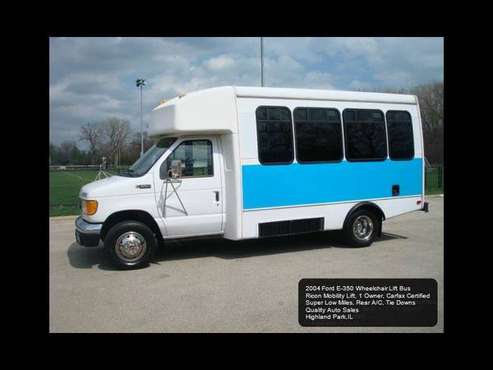 2004 Ford E-350 Handicap Wheelchair Lift Shuttle Bus LOW MILES ! for sale in MI