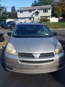2005 TOYOTA SIENNA LE for sale in Holtsville, NY
