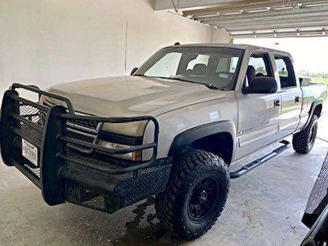 Beautiful Chevy 2005, Crew/Cab4X4, 2500HD for sale in Los Indios, TX