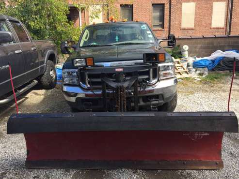 2002 FORD F250 V8 GAS 4X4 SNOWPLOWING AND SANDIN SALTING ESQUIPMENT for sale in Stratford, NY