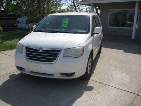 2009 Chrysler Town and Country - - by dealer - vehicle for sale in Madrid, IA