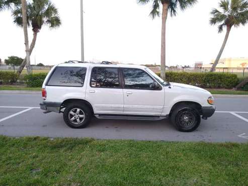 2002 Ford Explorer Xlt - Freezing Cold A C 2500 O B O - cars & for sale in West Palm Beach, FL