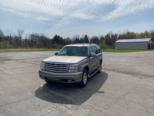 2002 Cadillac Escalade All Wheel Drive 1 OWNER NO ACCIDENTS - cars & for sale in Grand Blanc, MI