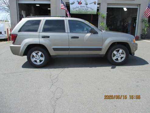 2005 JEEP GRAND CHEROKEE - - by dealer - vehicle for sale in Springfield, MA
