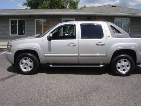 2007 CHEVY AVALANCHE ** GREAT SHAPE ** Z 71**GREAT SERVICE RECORDS... for sale in Farmington, MN
