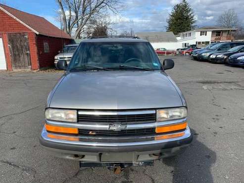 1998 Chevrolet Chevy Blazer 4dr 4WD - cars & trucks - by dealer -... for sale in East Windsor, CT