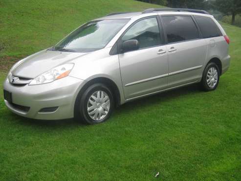 2010 Toyota sienna 7 Pass 1 Owner for sale in Camas, OR