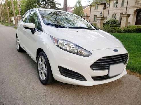2016 Ford Fiesta SE Loaded Stunning - low miles - Gas Saver 47 MPG for sale in Wilmette, IL