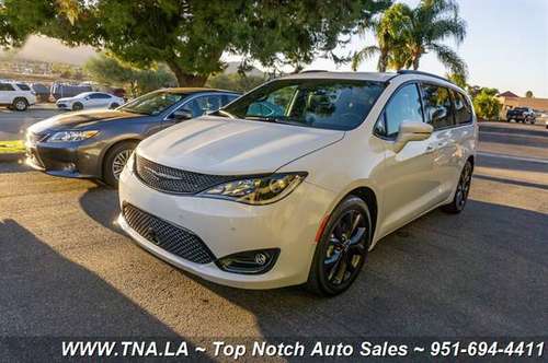 2019 Chrysler Pacifica Limited - cars & trucks - by dealer - vehicle... for sale in Temecula, CA