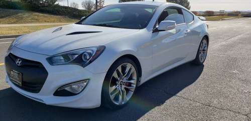 2013 Hyundai Genesis Coupe LOW MILES - cars & trucks - by dealer -... for sale in Fort Collins, CO