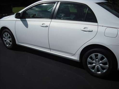 2011 Toyota Corolla LE- 1 owner - cars & trucks - by owner - vehicle... for sale in Newtonville, NY