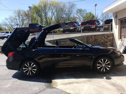 11 Chrysler 200 S V6 Hard Top Convertible! 5YR/100K WARRANTY INCLUDED! for sale in Methuen, NH
