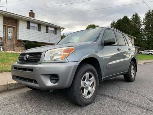 Mint condition 2005 Toyota RAV4, Clean Title, 4X4, Gas saver for sale in Coplay, PA