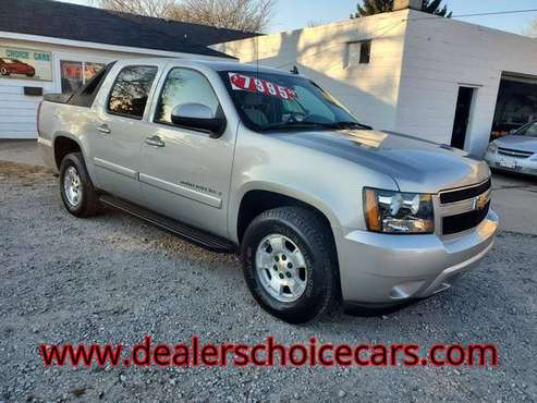 2004 Chevy Avalanche 4x4 Ready to go! - cars & trucks - by dealer -... for sale in Highland, IL