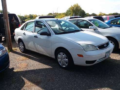 2007 Ford Focus ZX4!! LOW miles!! - cars & trucks - by dealer -... for sale in Elk River, MN