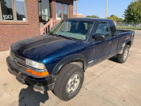 2000 Chevrolet S-10 - cars & trucks - by dealer - vehicle automotive... for sale in Lincoln, NE