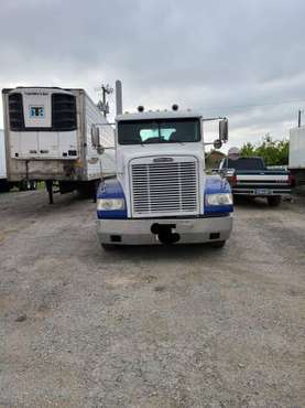 Freightliner fld 120 - cars & trucks - by owner - vehicle automotive... for sale in Mansfield, TX
