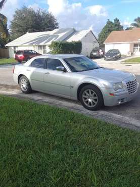 2007 Chrysler 300C with Hemi engine - cars & trucks - by owner -... for sale in Lake Worth, FL