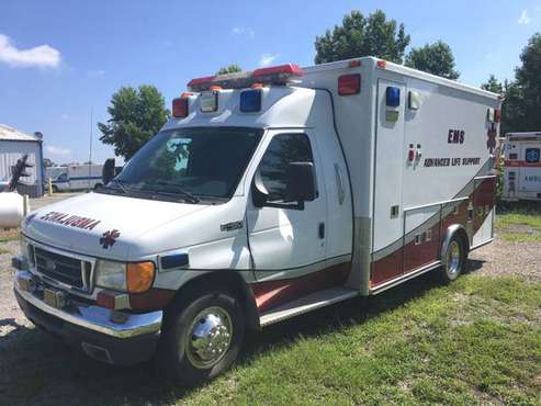 2005 Ford E450 Ambulance for sale in WOODLAWN, IL