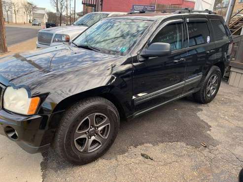 2006 Jeep Grand Cherokee Laredo 4dr SUV 4WD - cars & trucks - by... for sale in Pittsburgh, PA