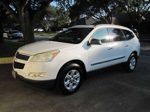 2009 Chevy Traverse - cars & trucks - by owner - vehicle automotive... for sale in Victoria, TX