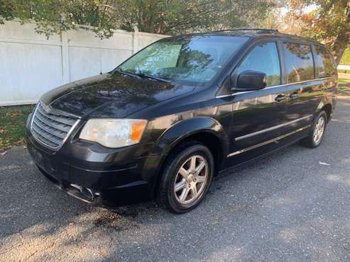 2009 CHRYSLER MINI VAN - cars & trucks - by owner - vehicle... for sale in Ronkonkoma, NY