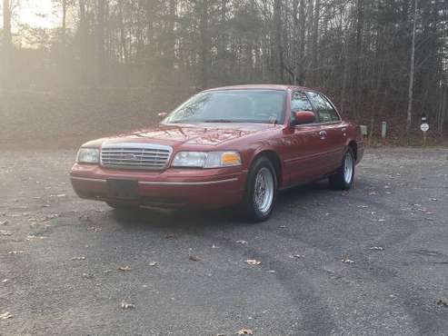 2000 crown Vic - cars & trucks - by owner - vehicle automotive sale for sale in Partlow, VA