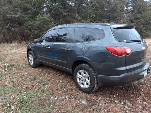 2011 chevy traverse - cars & trucks - by owner - vehicle automotive... for sale in Carbondale, KS