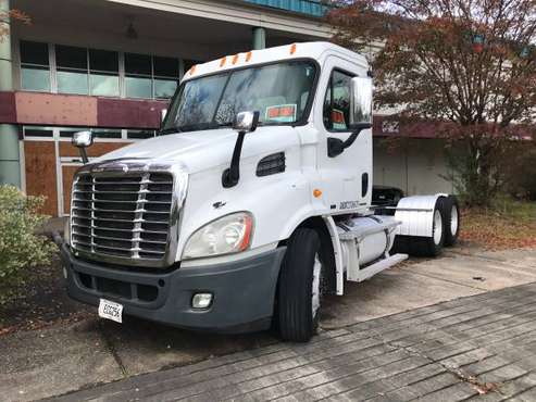 Freightliner Cascadia Semi Truck - cars & trucks - by owner -... for sale in Bessemer, AL