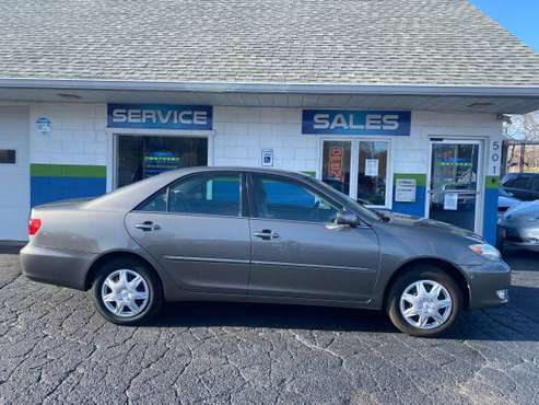 2005 Toyota Camry XLE sedan 4 cyl very nice - cars & trucks - by... for sale in Creve Coeur, IL