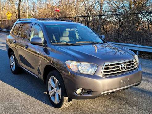 2008 TOYOTA HIGHLANDER SPORT 4WD / LEATHER/ CLEAN TITLE - cars &... for sale in Brooklyn, NY