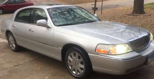 2004 Lincoln town car low miles!!!!! - cars & trucks - by owner -... for sale in 62225, MO