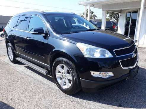 2010 CHEVY TRAVERSE LT LEATHER DVD DUAL SUNROOF 3RD ROW SEATING... for sale in Camdenton, MO