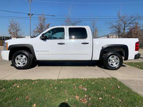 Chevy Silverado 2008 - cars & trucks - by dealer - vehicle... for sale in Chicago, IL