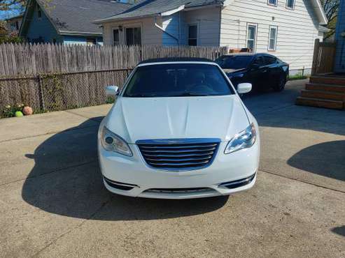 2012 Chrysler 200 convertible only 92k for sale in Cleveland, OH