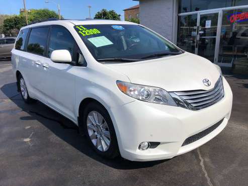 *** 2011 Toyota Sienna Limited Carfax Certified! Well Cared For!... for sale in milwaukee, WI