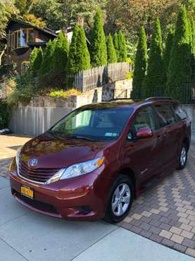 2017 Toyota Sienna LE Wheel Chair Accessible Van w/ Ramp BraunAbility for sale in Yonkers, NY