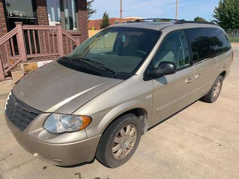 2005 Chrysler Town & Country for sale in Lincoln, NE
