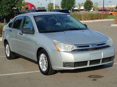 2009 Ford Focus sedan SE (Brilliant Silver Clearcoat for sale in Sterling Heights, MI