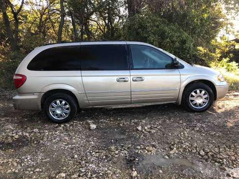 2007 Chrysler Town and Country minivan $2500 obo for sale in Randolph, KS