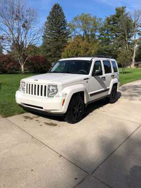 Jeep Liberty 4x4 new tires for sale in Elkhart, IN