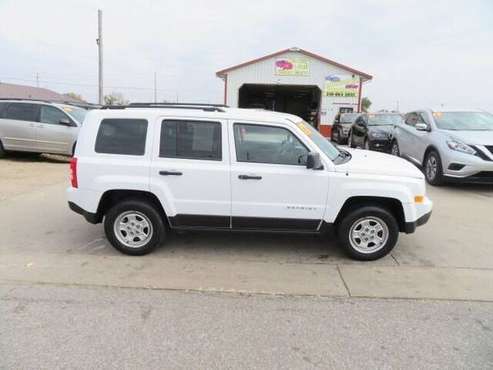 2017 jeep..4x4..runs good..43000 miles,,$8900 - cars & trucks - by... for sale in Waterloo, IA