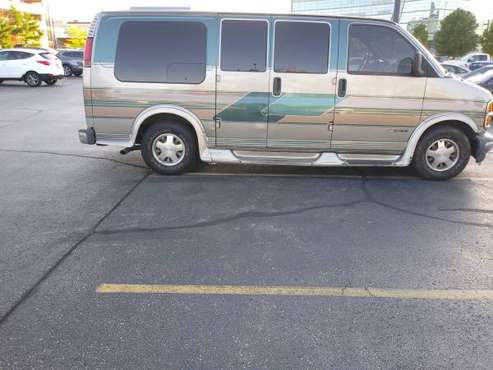 2000 Chevy conversion van for sale in Hammond, IL
