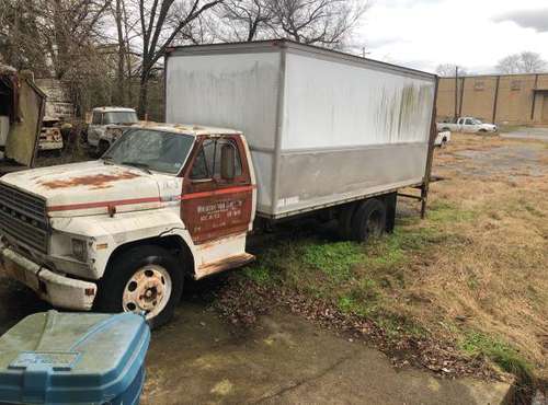 1988 Ford F800 Diesel 16ft Box Truck - cars & trucks - by owner -... for sale in Little Rock, AR