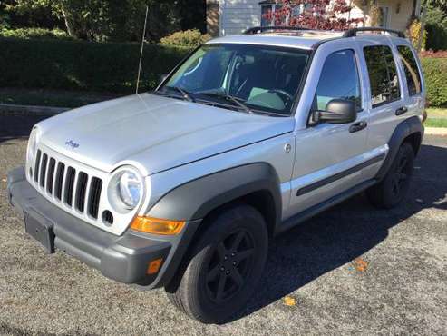 JEEP LIBERTY - MANUAL - RARE - cars & trucks - by owner - vehicle... for sale in South River, NY