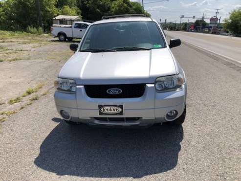 2005 FORD ESCAPE LIMITED 4X4-VERY CLEAN - cars & trucks - by dealer... for sale in New Castle, OH