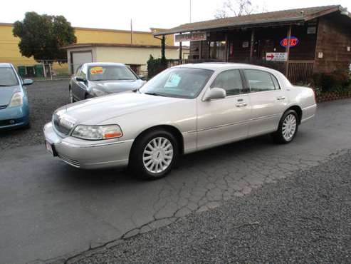 2005 LINCOLN TOWN CAR - - by dealer - vehicle for sale in Gridley, CA