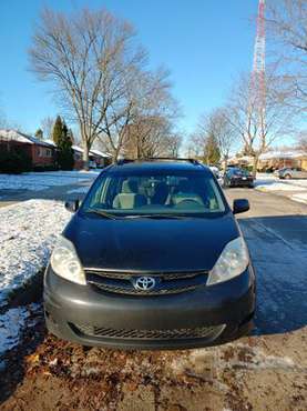 2008 Toyota Sienna - cars & trucks - by owner - vehicle automotive... for sale in Oak_Park, MI