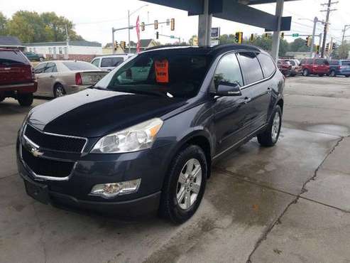 2010 CHEVROLET TRAVERSE LT EZ FINANCING AVAILABLE - cars & trucks -... for sale in Springfield, IL